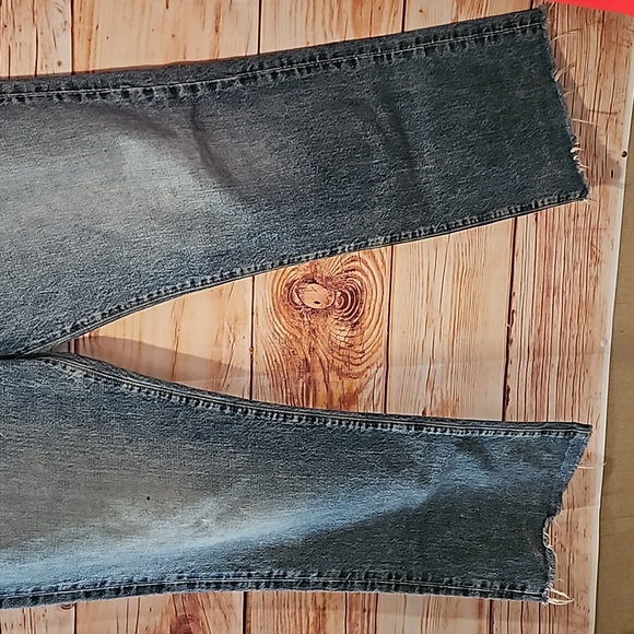 "LUCKY BRAND DUNGAREES- JEANS" MENS SIZE 36×32"  MADE IN THE USA!! WELL WORN 💙 - Picture 2 of 11